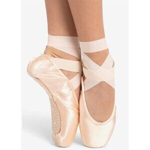 NWOT Capezio Ava Pointe Shoe #2.5 Shank Broad Toe Box 120979